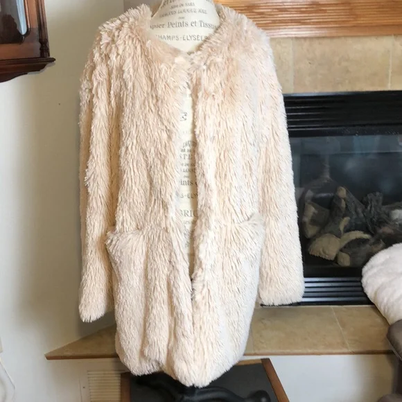 COAT FAUX FUR RARE! - Picture 4 of 12